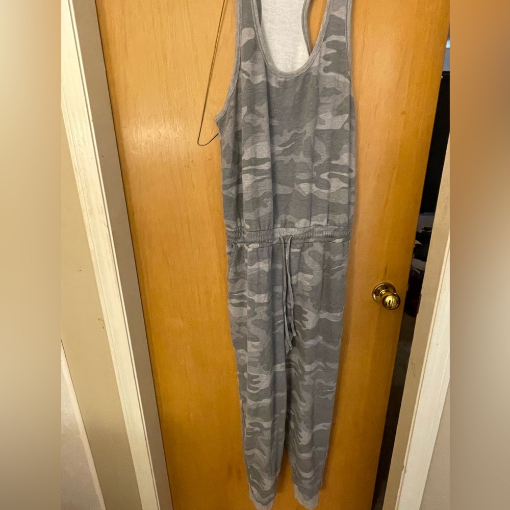 Ladies camo jumper